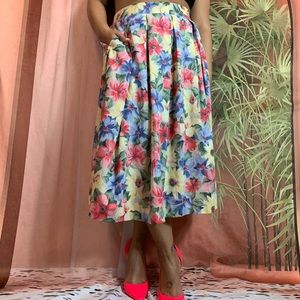 Vintage floral midi skirt w/ pockets large